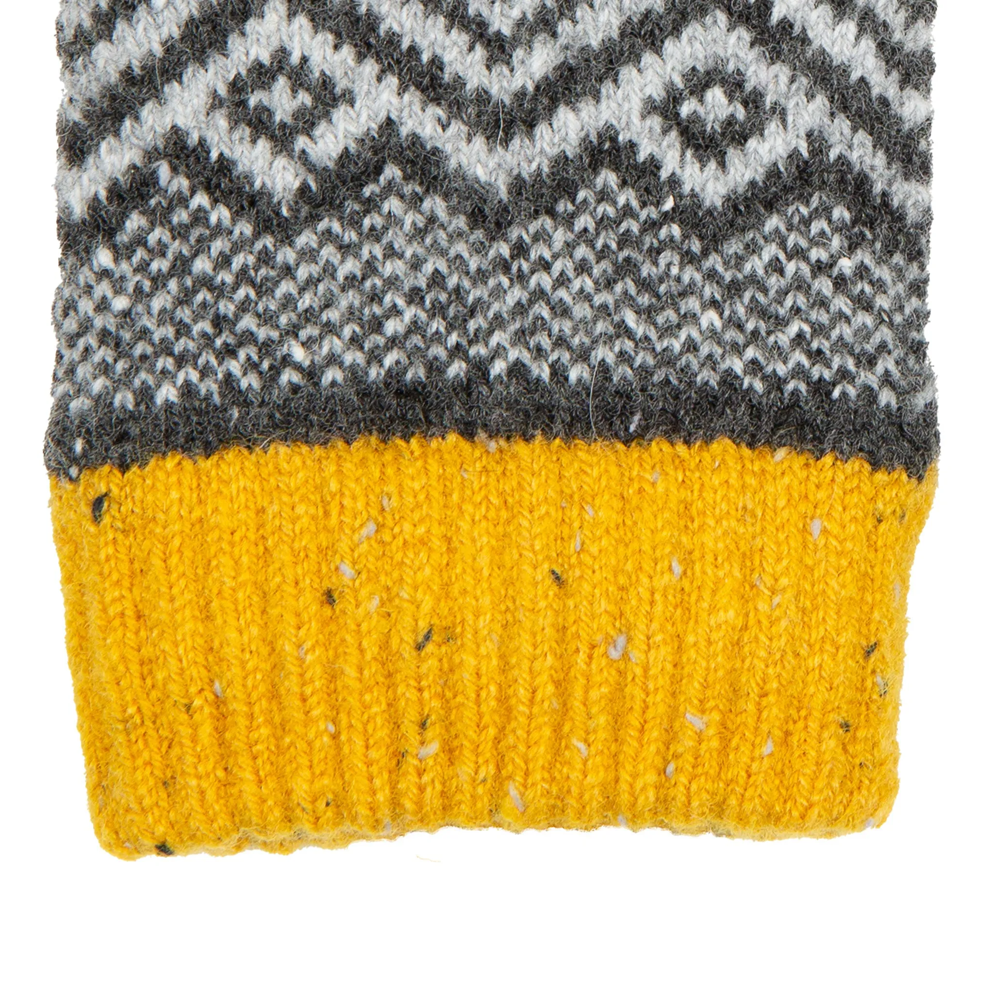 Women’s Knitted Gloves with Geometric Pattern